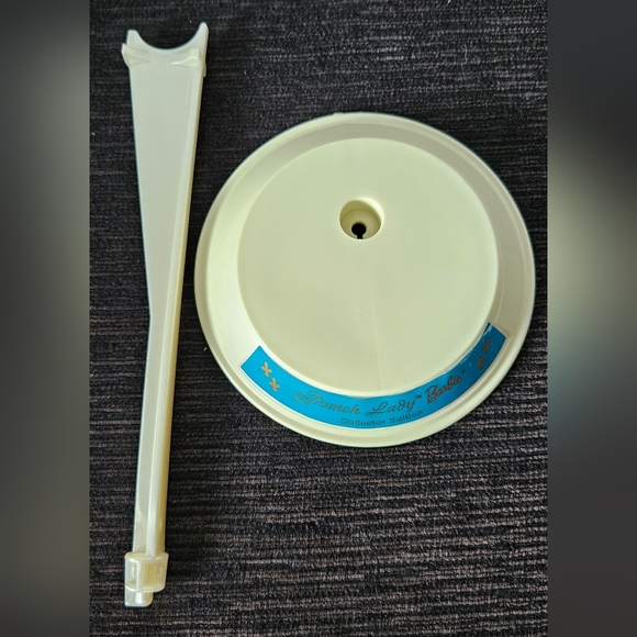 Barbie Stand - Picture 2 of 2